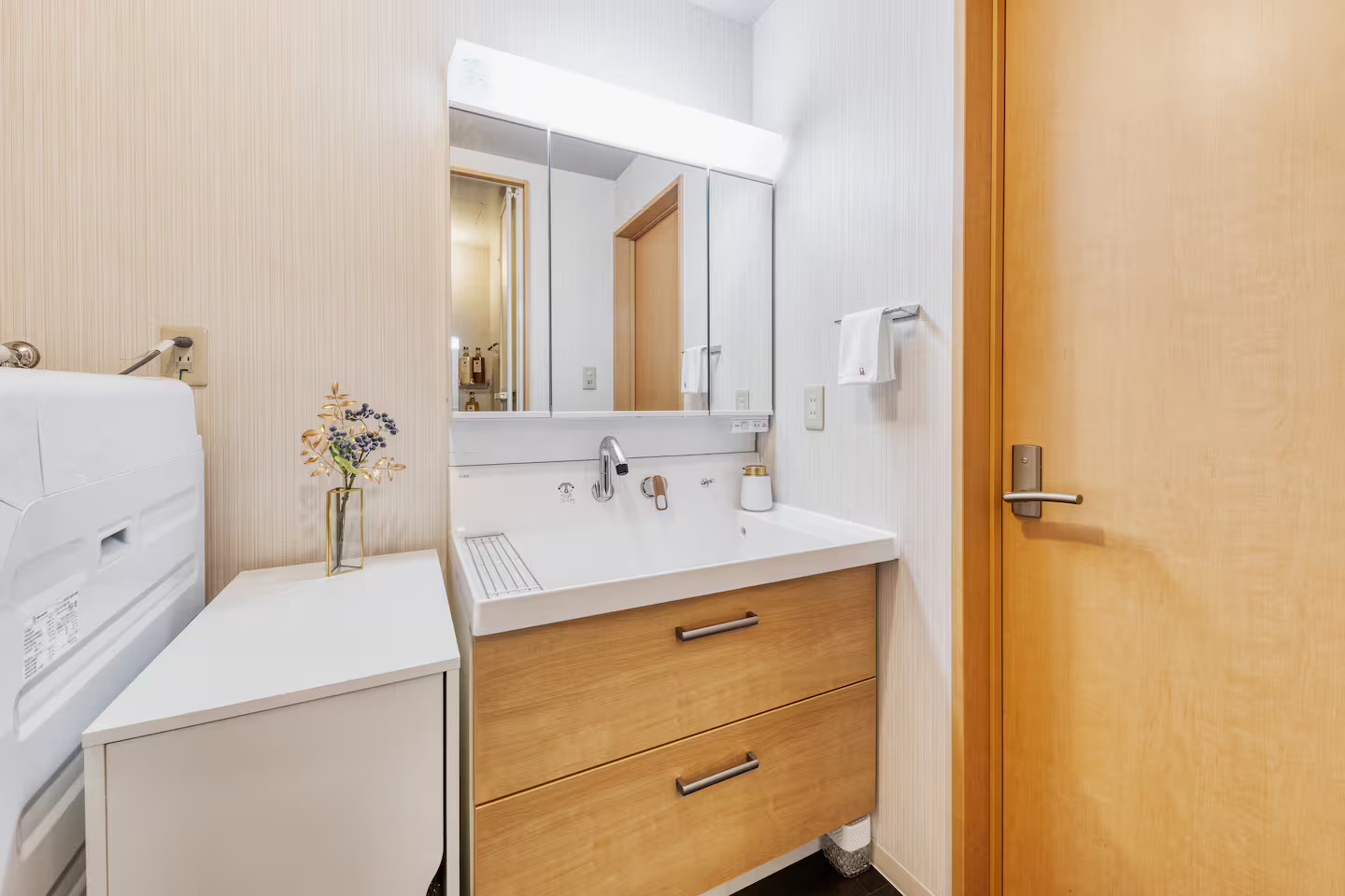 Oak Dressing and Grooming Vanity Counter