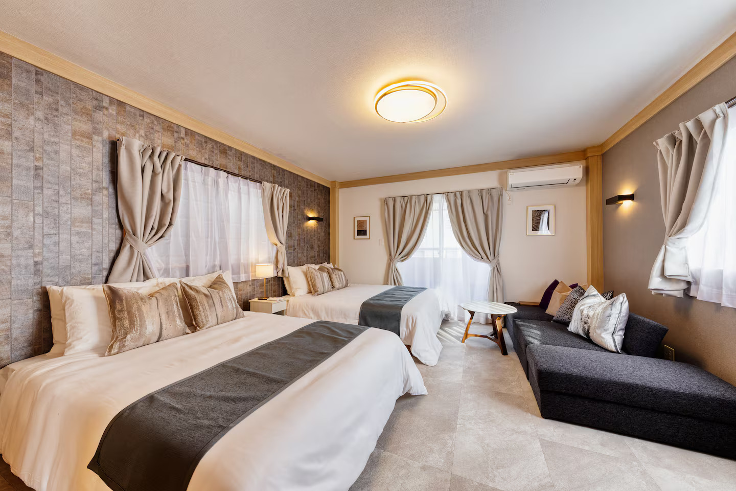 Master Double Bed Chamber