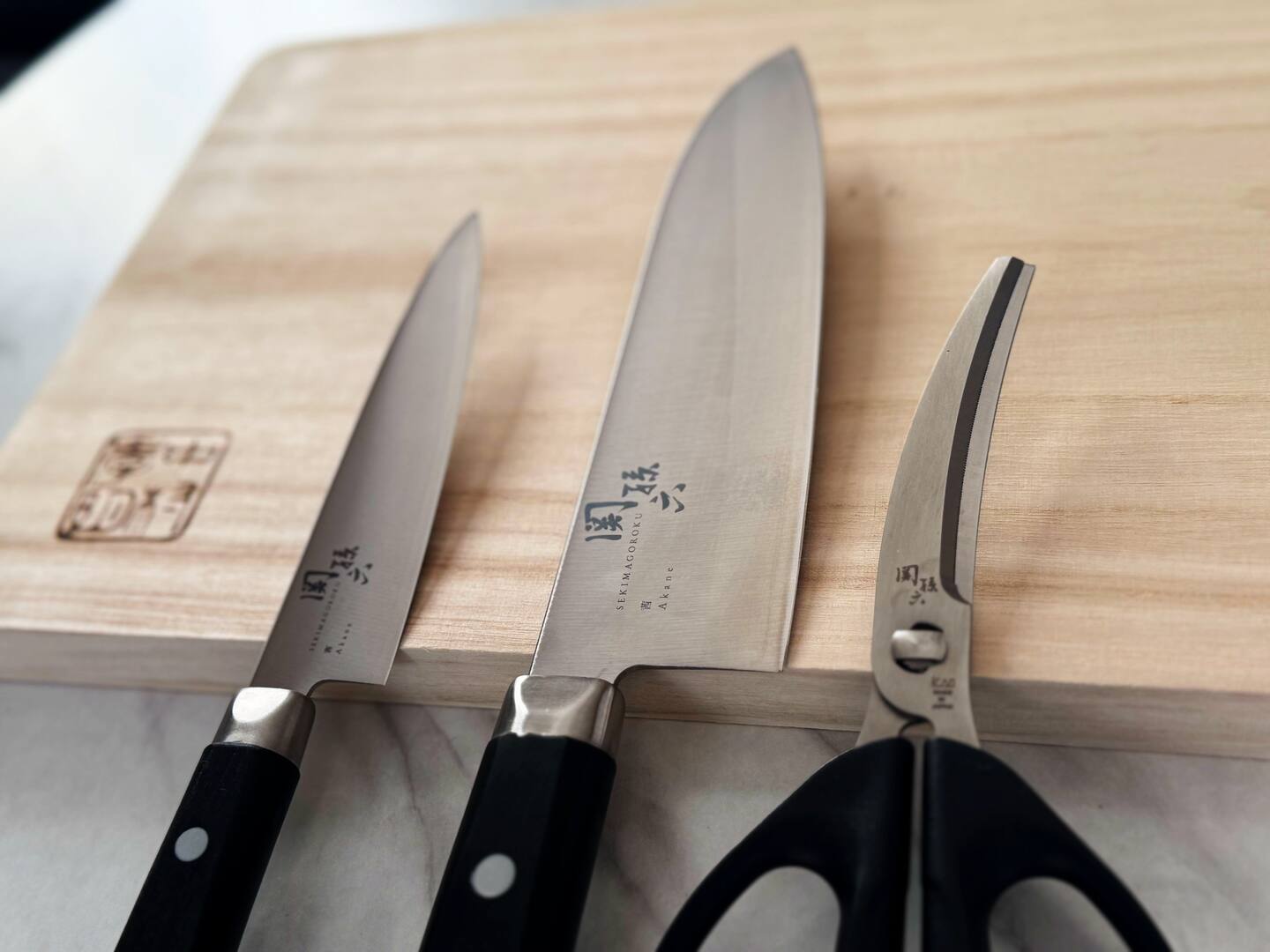 Professional Sekimagoroku kitchen knives and boards